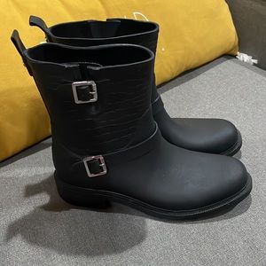 Sam Edelman Keigan Moto Style Rubber Rain Boot Croc like detail 10